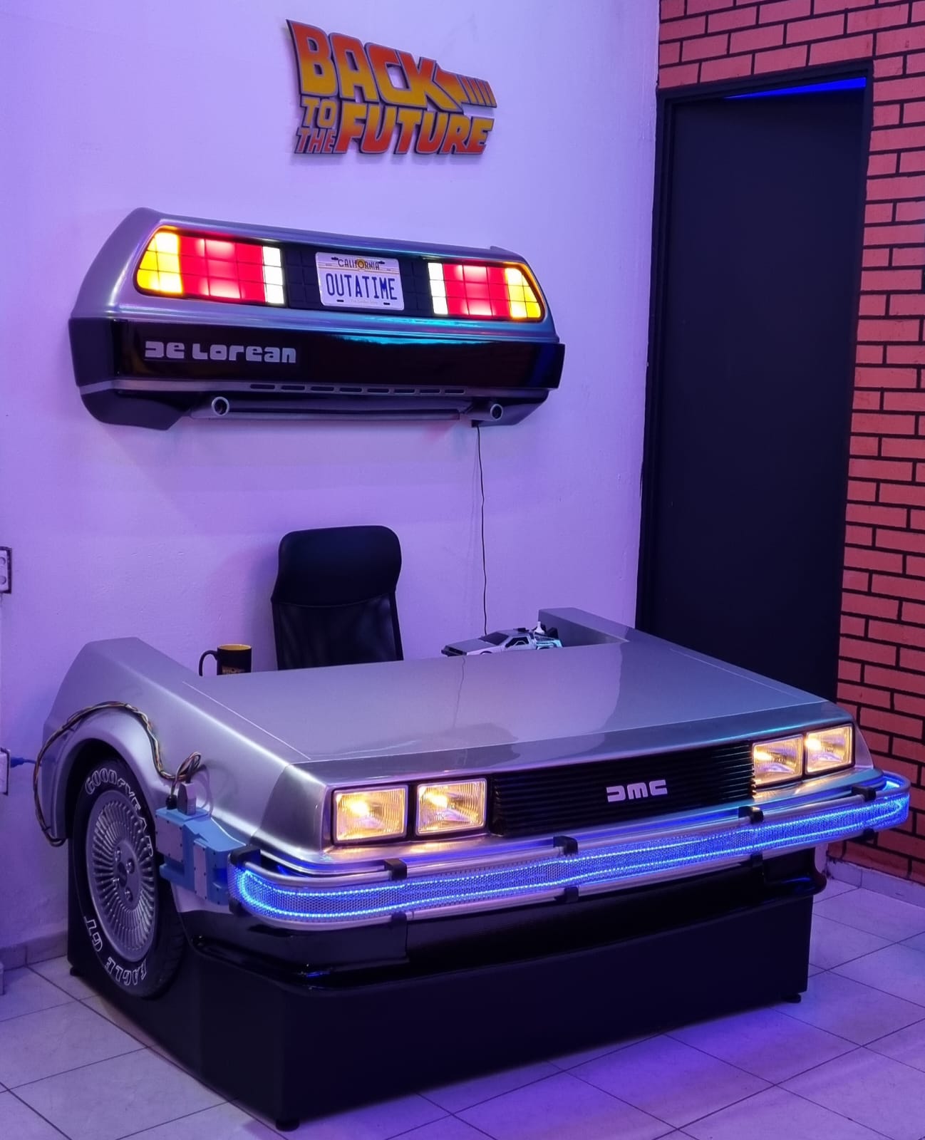 ESCRITORIO DELOREAN Time Machine / Volver al Futuro